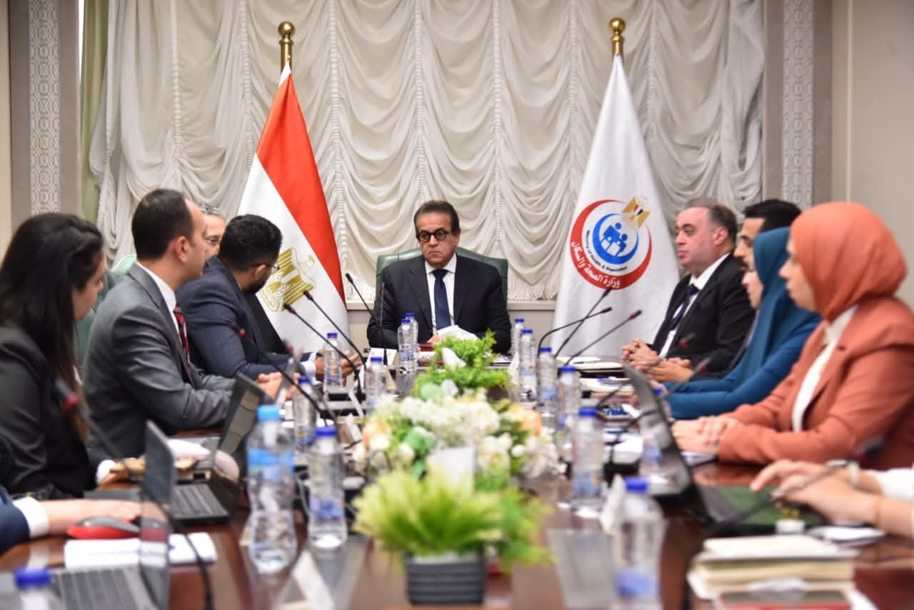 نائب رئيس مجلس الوزراء - وزير الصحة يبحث مع «E-Health» و«Link Development» إطلاق المنصة الموحدة للمبادرات الرئاسية الصحية.